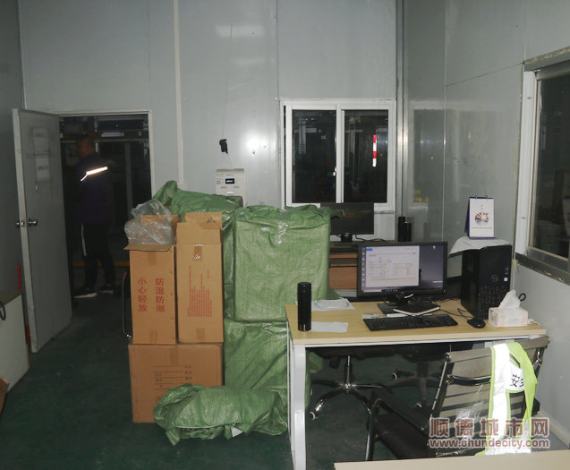 群防群治显效能 快递员举报假烟2_副本_副本.JPG