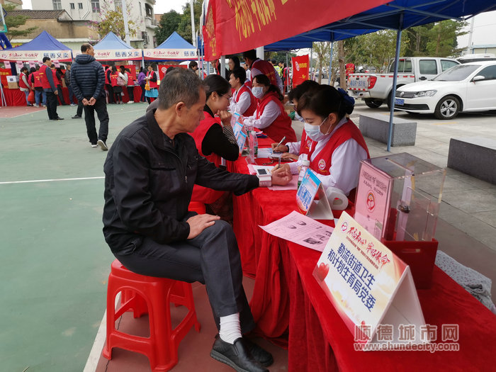 “两新”党组织开展义诊_副本_副本.jpg