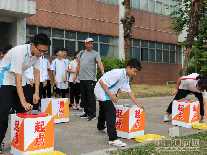 （图三）2019年绿色欢乐校园行活动，学生们在玩游戏中学习环保知识。_副本.JPG