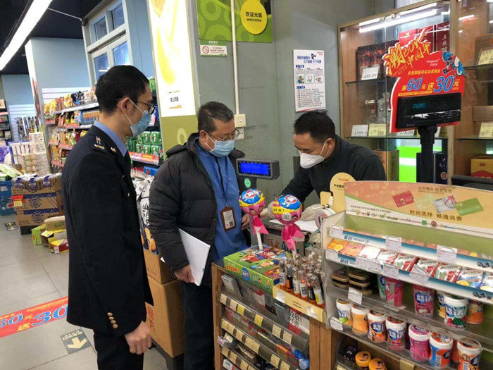 市监分局党总支部组织党员干部开展药店物价大排查，为疫情防控“保驾护航”.jpg