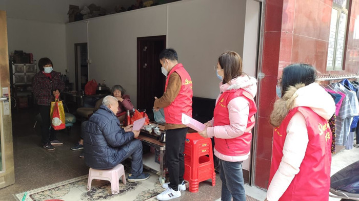 区委组织部、区教育局和团区委纷纷发出倡议，号召广大党员干部、党群先锋队、师生家长和青年群体立即行动起来，以实际行动为打赢疫情防控阻击战贡献力量。.jpg