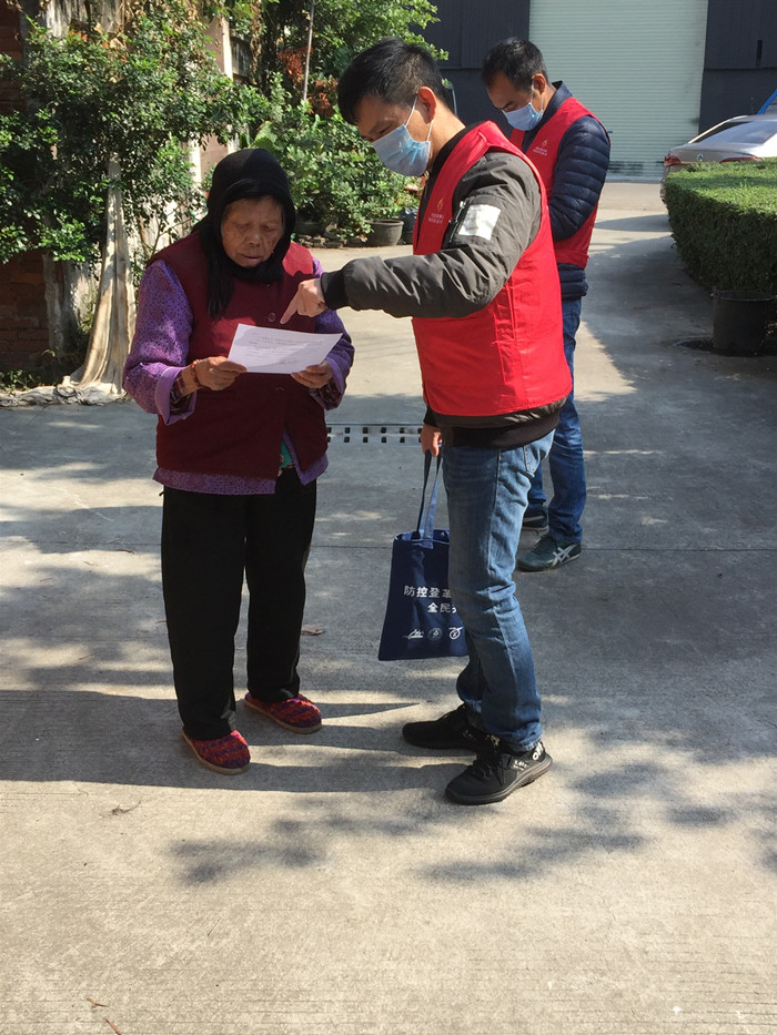 羊额村党委组织党群先锋队积极宣传疫情防控知识。.jpg