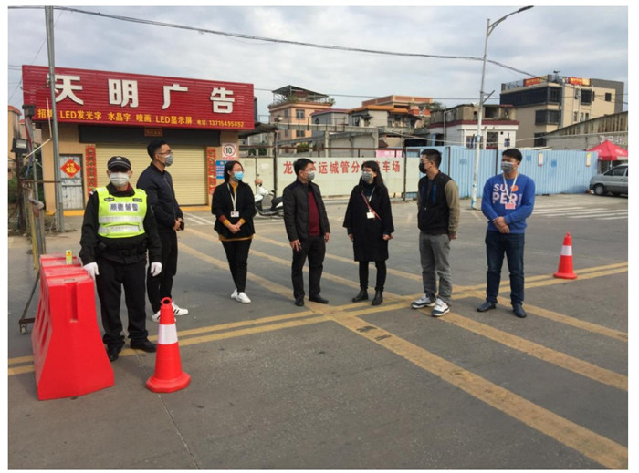 麦朗村党委安排工作人员对村主要出入口进行临时封闭，24小时实施对过往车辆、人员进行检查和登记，确保病毒不进村.jpg