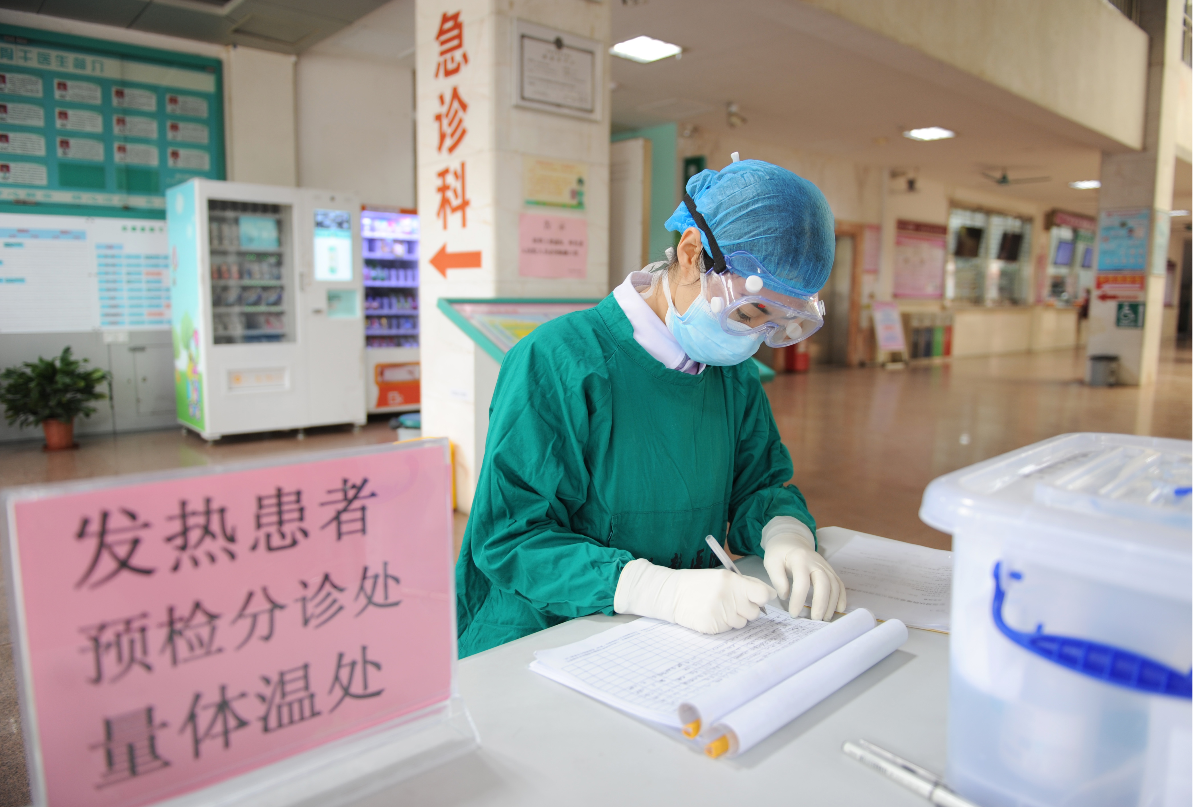 全员到位！白衣“战士”身先士卒，践行医者誓言