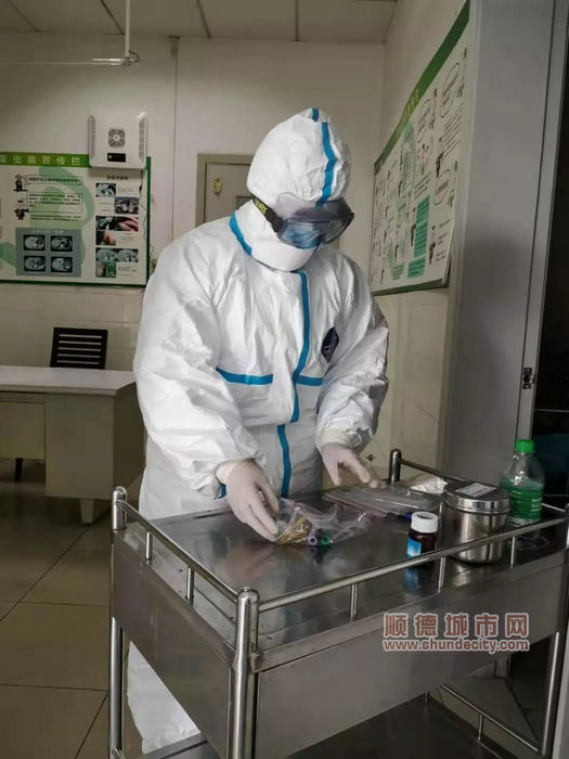 钟利映整理采集样本.jpg