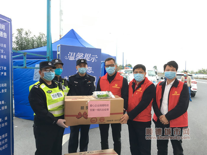 张新杰在一环高速华阳出口联合检疫点慰问 (2).jpg