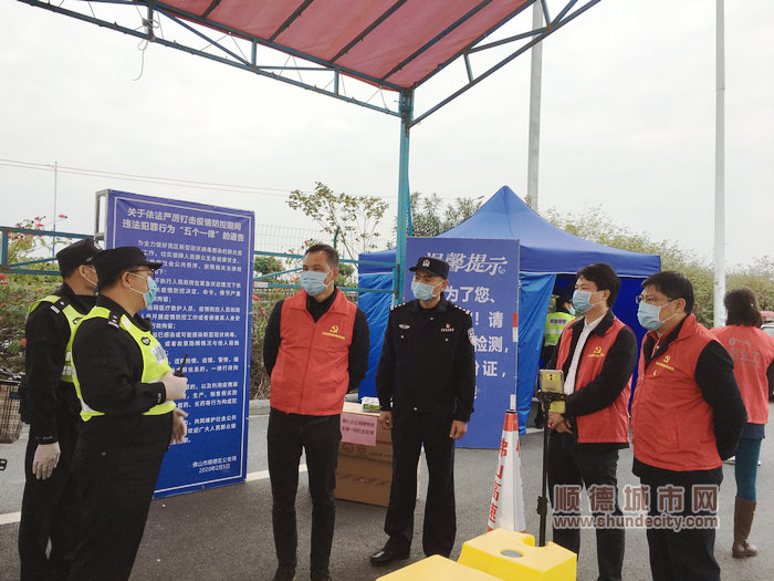 张新杰在一环高速华阳出口联合检疫点慰问 (3).jpg
