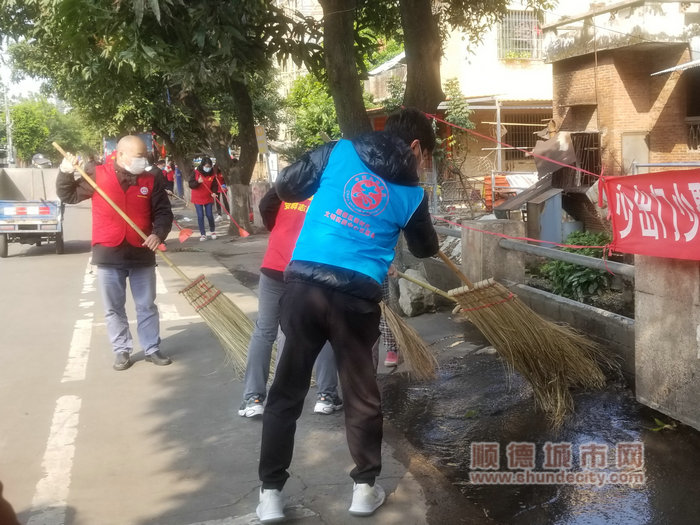 顺德区文 化艺术发展中心驻潭州村工作组的志愿者_副本_副本.jpg