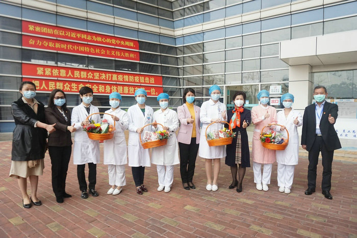 区妇联、区女企为顺德援鄂医护人员送“暖心餐”
