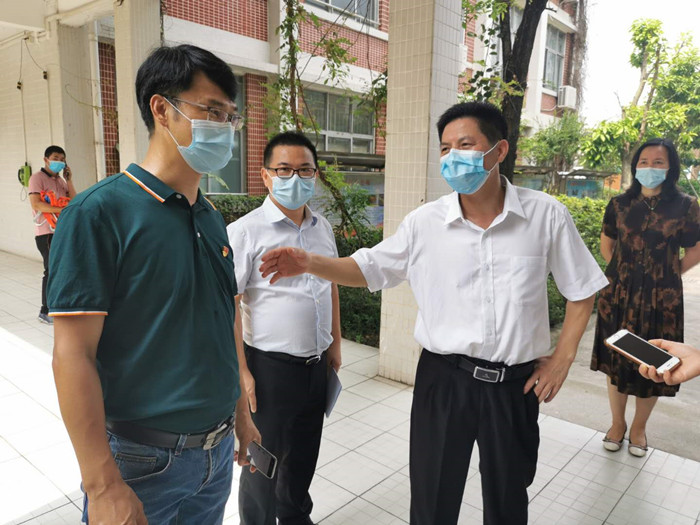 彭聪恩调研第二批学生返校首日情况，鼓励愉悦面对返校
