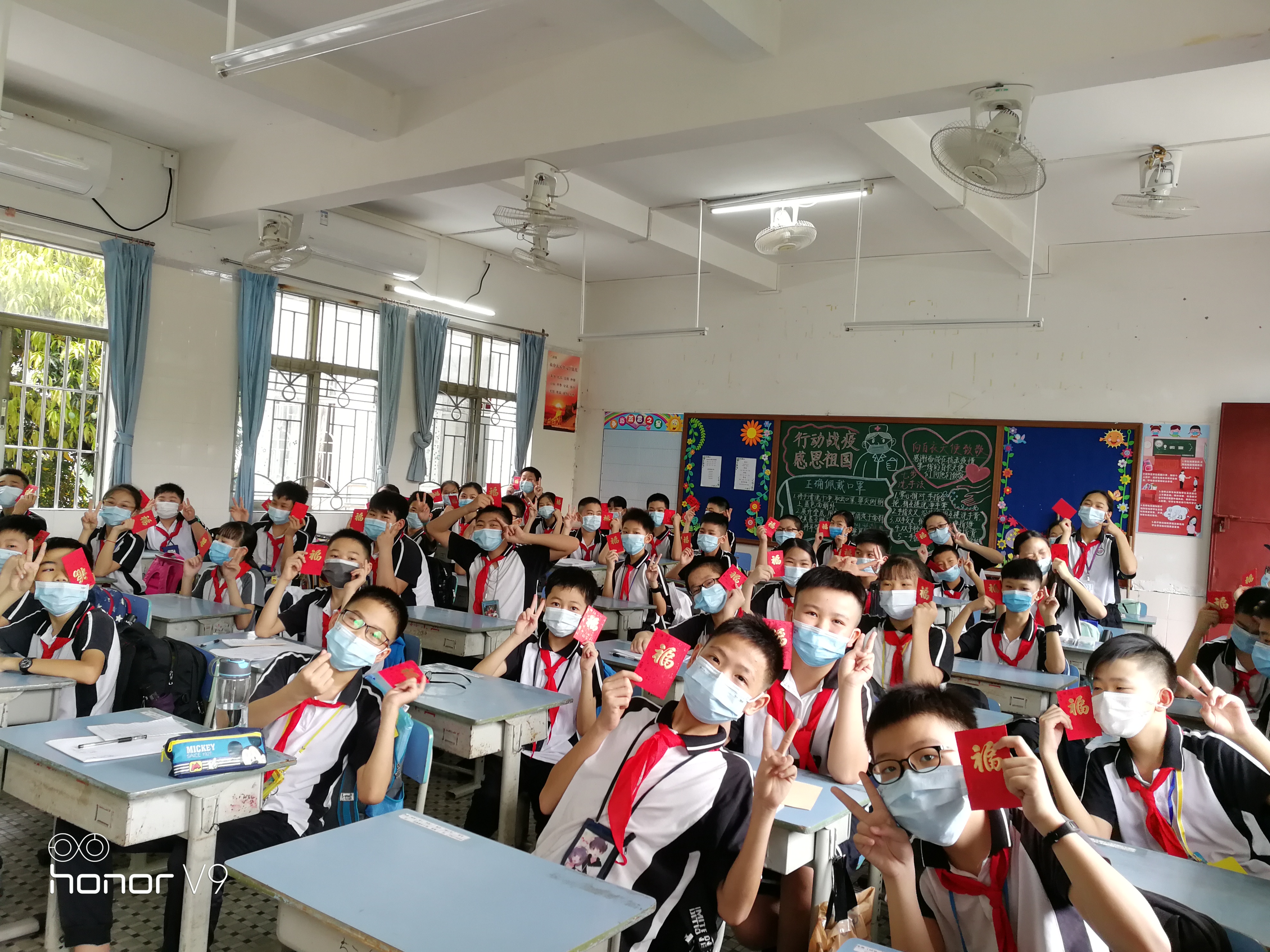 快乐返校！开学日，伦教学子收获了这些温暖