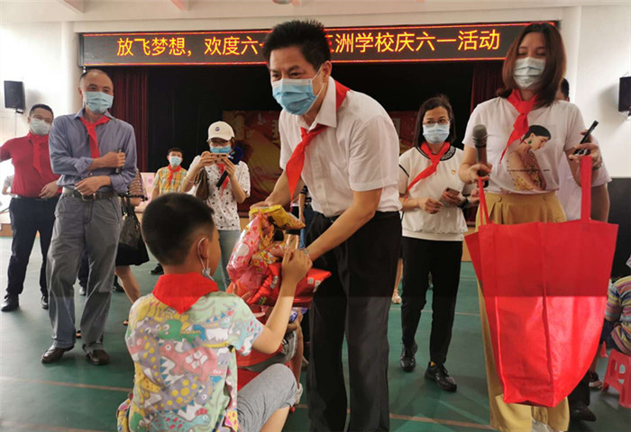 祝小朋友们节日快乐！彭聪恩“六一”慰问