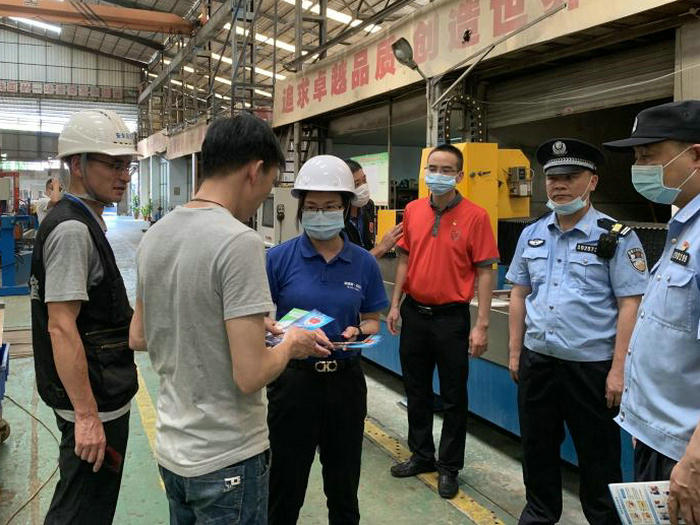 伦教开展消防安全检查、村改联合执法
