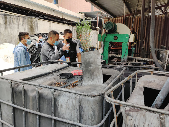 北滘：疏忽管理工人倾倒润滑油，依法被罚18万元