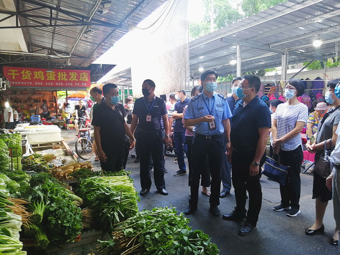 关心食品安全，人大代表促农贸市场提升