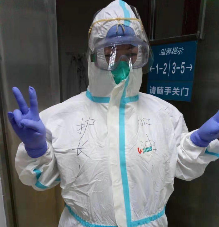 护士长王小洪回信：有你们做后盾，我们不孤单