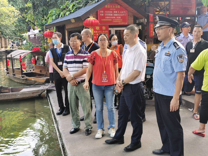 保障工地和景点安全，区镇合力安全检查不放松