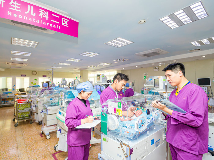 顺德妇幼新生儿科：早到天使的“守护神”