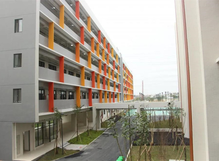 顺德一中（南校区）启用，学校可容纳学生3600人