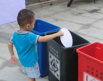 小区垃圾分类试点，餐厨垃圾暂不入列