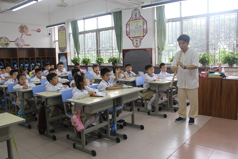 佛山市顺德区美的学校《经典诵读课》.JPG