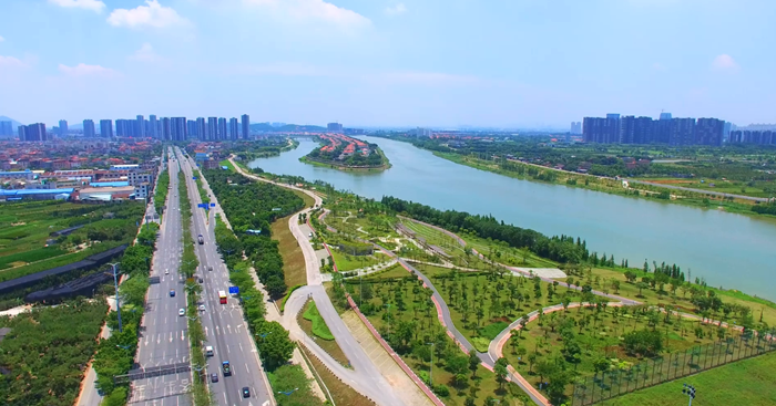 (潭洲水道)2020年，曾经这里是一片荒芜的滩涂地，如今已是一步一景、处处飞花的12公里的潭洲水道“黄金”长廊。2.png