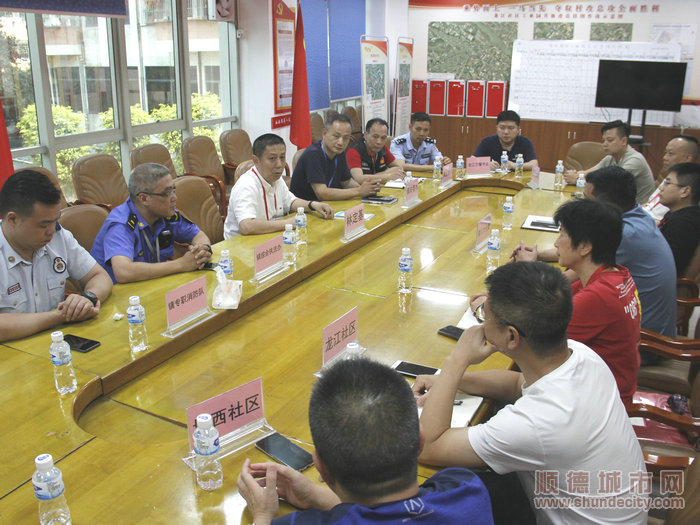召开座谈会，共同研究解决方案。.JPG