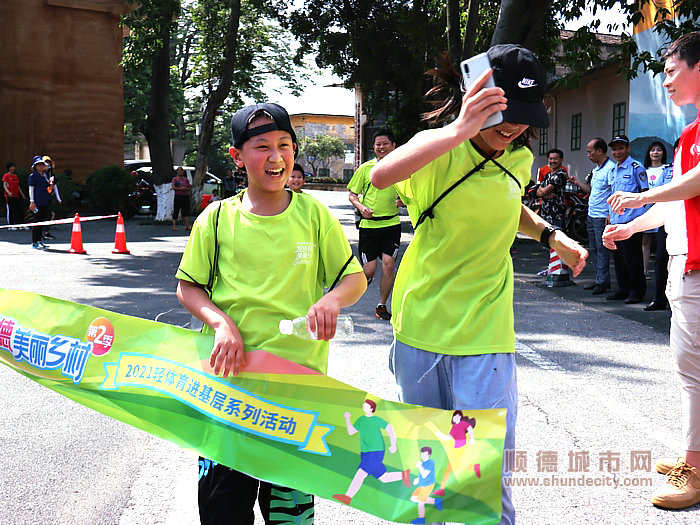 冲过终点线 (2).JPG