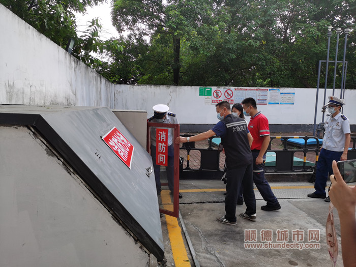 20210616大良：多方联动，深入开展加油站安全专项检查 (4)_副本.jpg