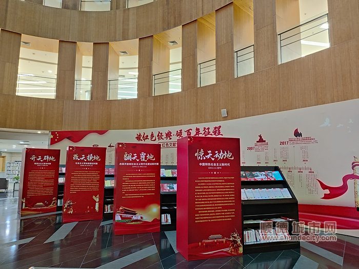 红色文献展布展现场2.jpg