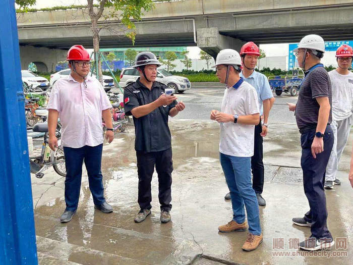 对全区各个建筑工地开展检查。.jpg