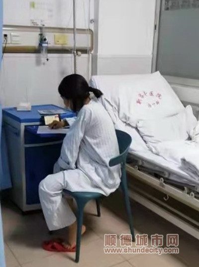 小昕住院治疗也不忘学习_副本.jpg