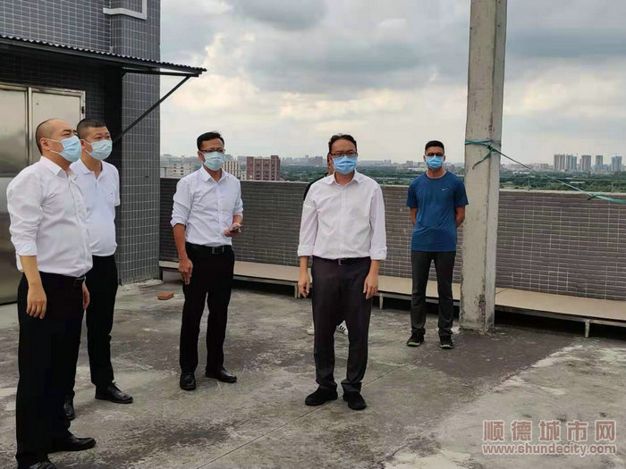 甘志宇一行到朝阳产业园部署推进相关工作。.jpg