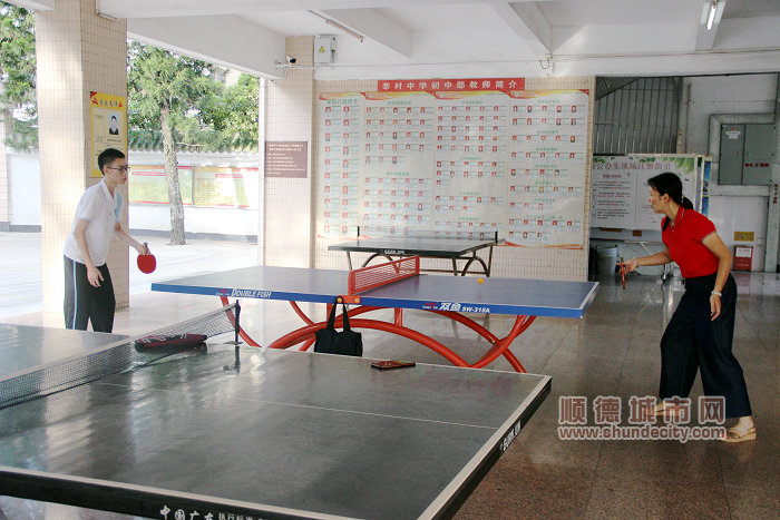 霍顺江与老师打乒乓球 (8).jpg
