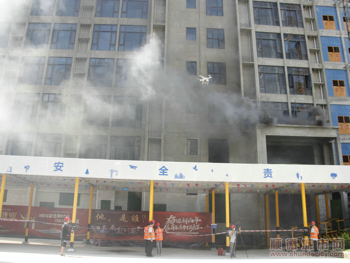 演练模拟工地发生火灾。.JPG