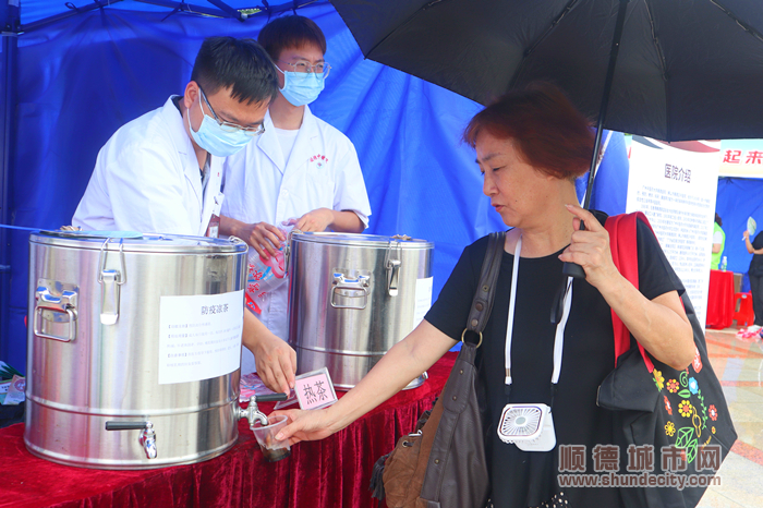 市民体验中药饮剂.jpg