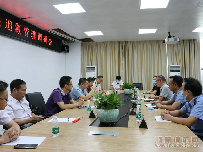 召开座谈会，对农贸市场管理提出指导。.JPG
