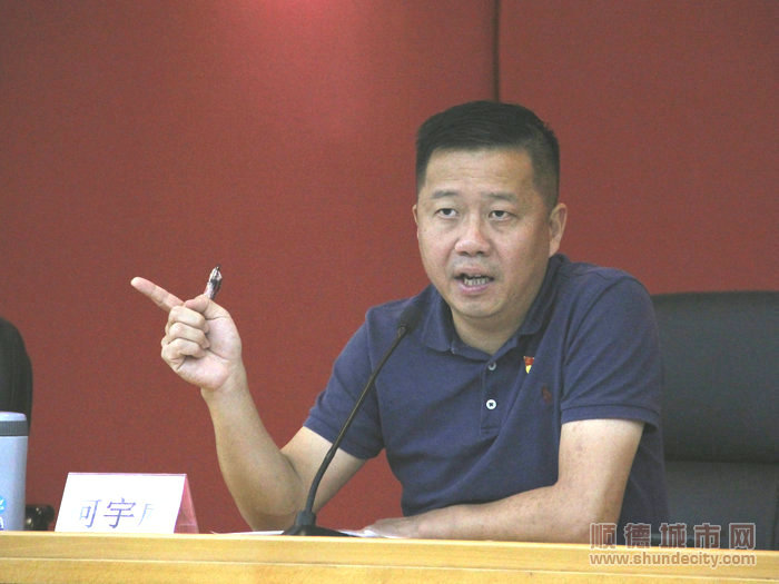 柯宇威分享学习心得体会，为大家上党课。.JPG