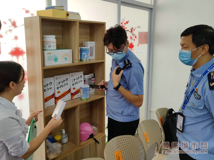 龙江突击检查2家涉嫌虚假宣传保健食品店。.jpg