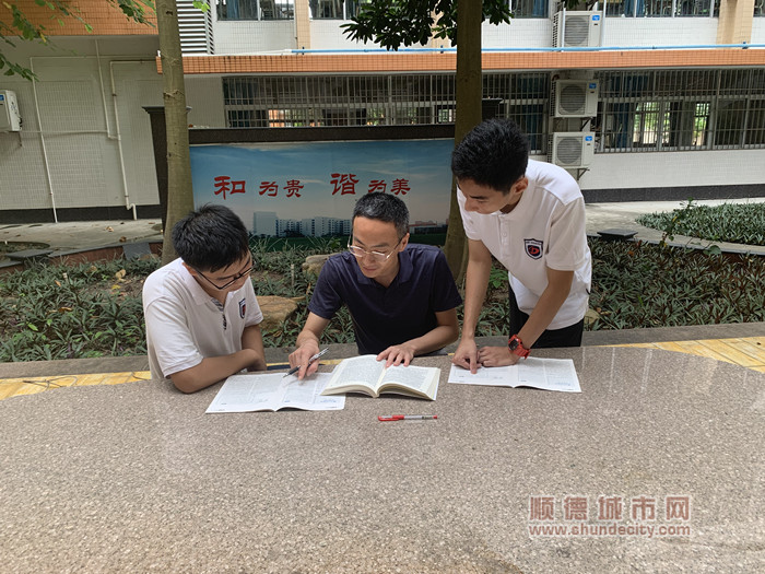 赵恺宁工作照2_副本.jpg