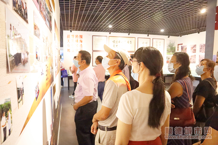 老干部参观顺德中心沟围垦工程历史展览馆.jpg