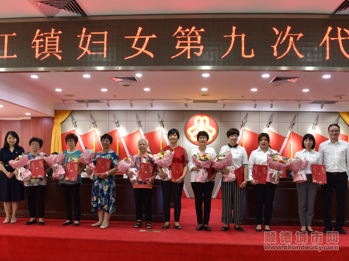 致敬“坚守的妇联人”。.png