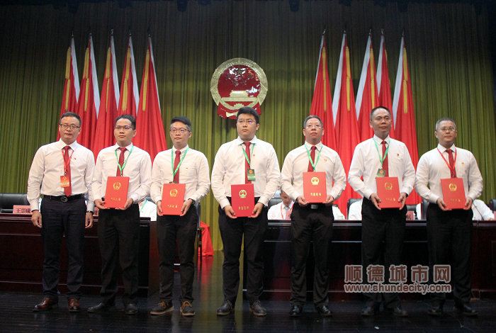 康子年、梅健泉、黄健成、胡冰、陈子轩、张政当选为北滘镇人民政府副镇长。.jpg