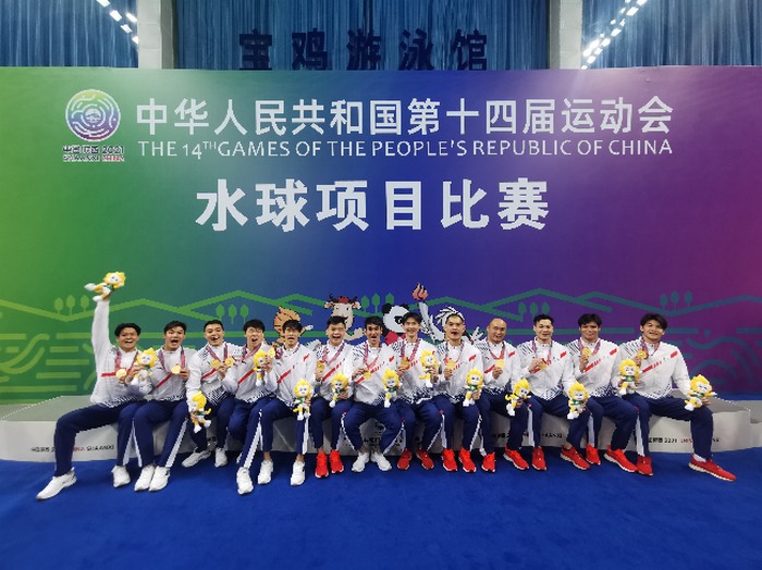 顺德区输送的胡长信（左五）、黎德明（右六）、梁念祥（右四）、梁子谦等人与队友团结协作，为广东省代表队勇夺冠军。.png