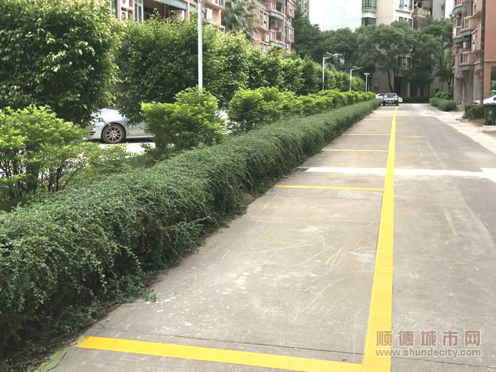 在小区内规划好停车位。.jpg
