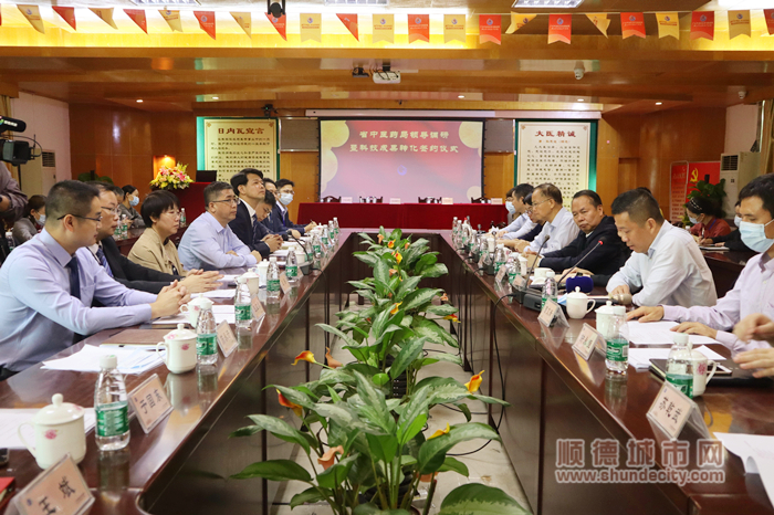 省中医药局领导现场调研暨科技成果转化签约仪式.jpg