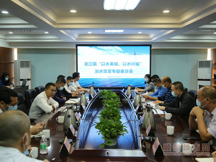 座谈会上，大家积极提出意见建议。.JPG