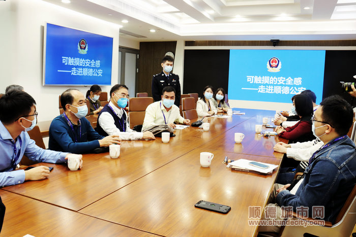 座谈会互动环节，网友代表畅所欲言。.JPG