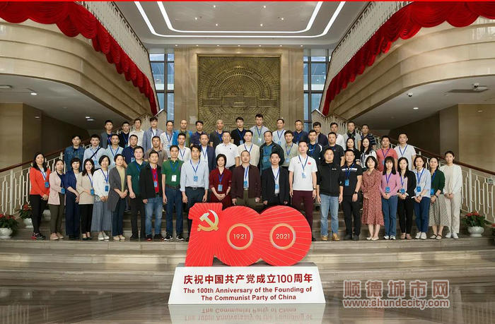 乐从镇110余名机关干部赴东莞、深圳学习。1.jpg