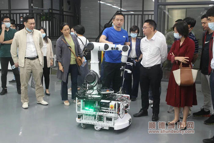 物流仓储领域自主机器人研发.jpg